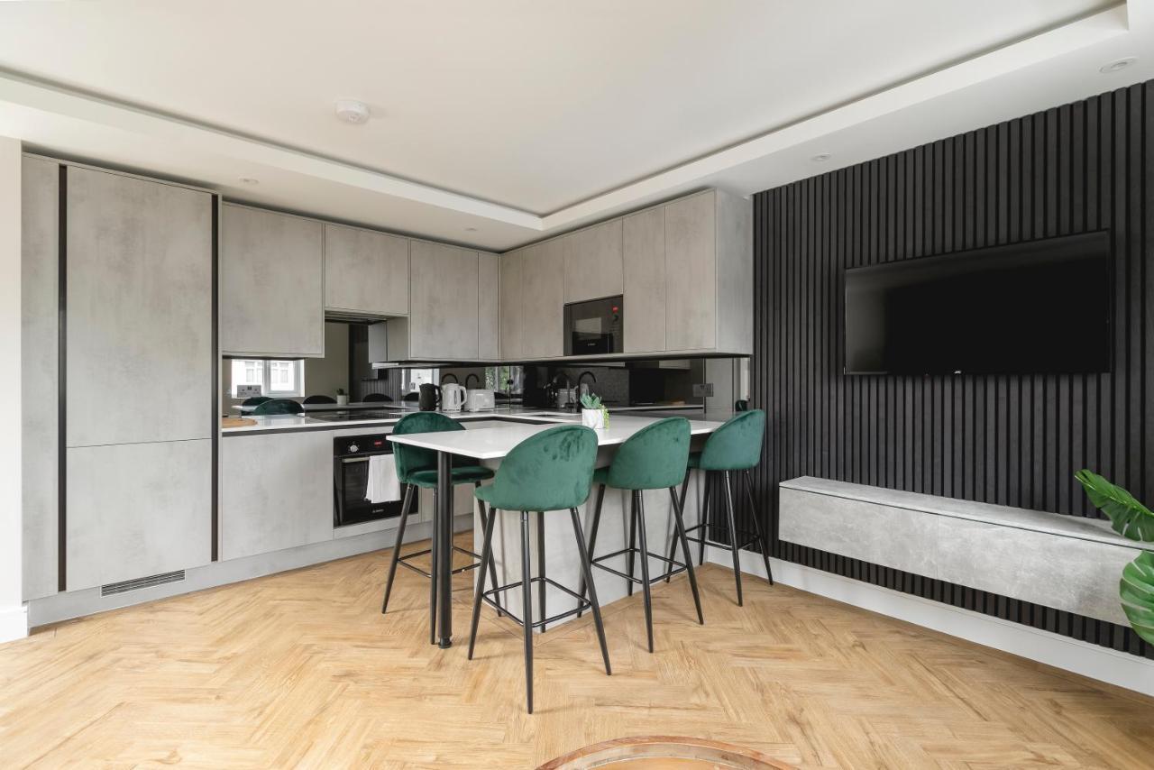 Skyvillion - Cozy Large 4 & 1 Bed Apartments In London Enfield, Mins To Tube Station, Free Wi-Fi Extérieur photo