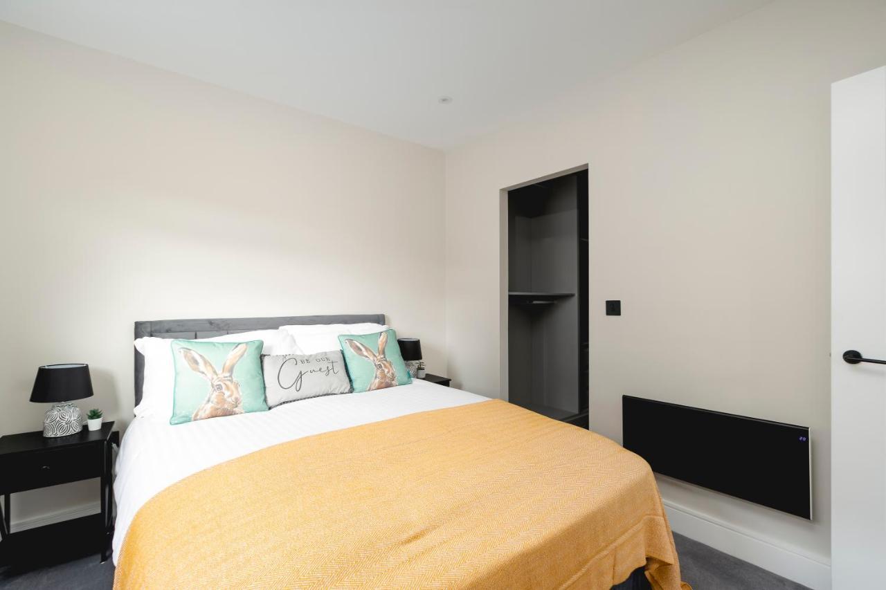 Skyvillion - Cozy Large 4 & 1 Bed Apartments In London Enfield, Mins To Tube Station, Free Wi-Fi Extérieur photo