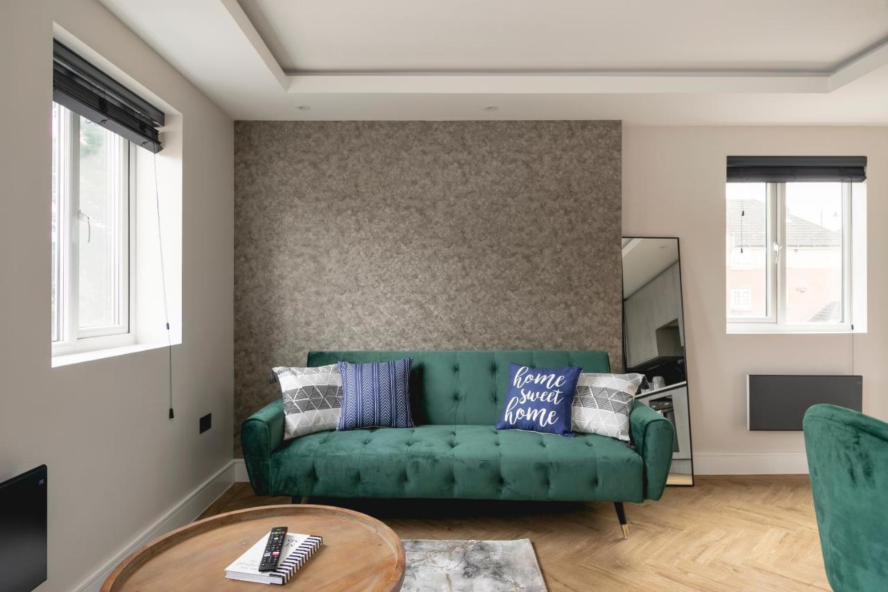 Skyvillion - Cozy Large 4 & 1 Bed Apartments In London Enfield, Mins To Tube Station, Free Wi-Fi Extérieur photo
