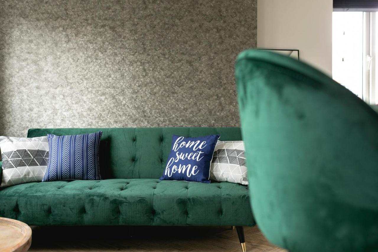 Skyvillion - Cozy Large 4 & 1 Bed Apartments In London Enfield, Mins To Tube Station, Free Wi-Fi Extérieur photo