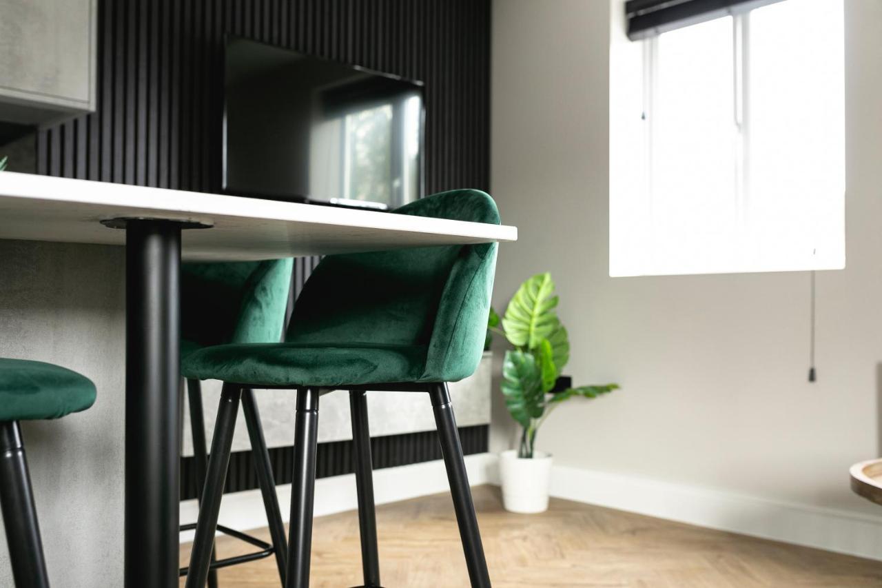 Skyvillion - Cozy Large 4 & 1 Bed Apartments In London Enfield, Mins To Tube Station, Free Wi-Fi Extérieur photo