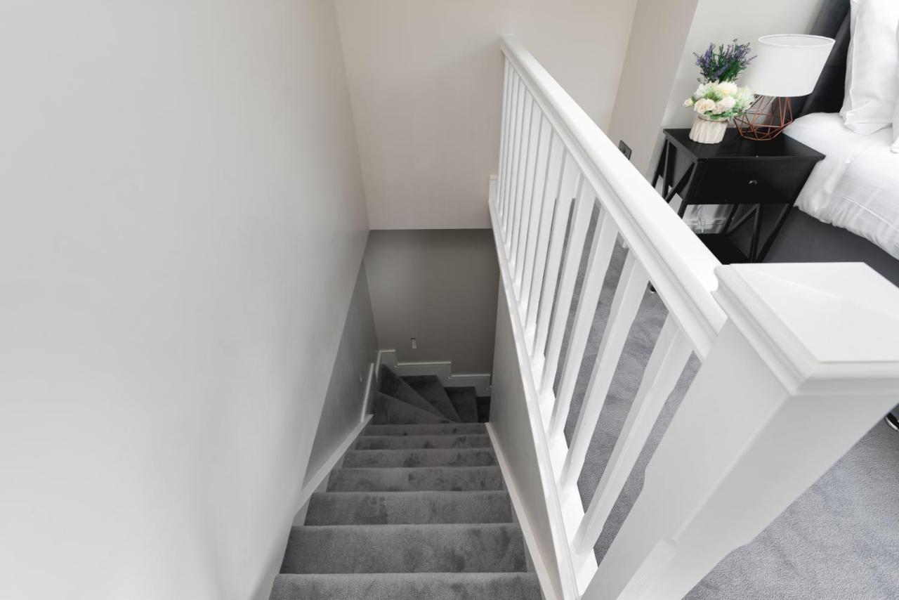 Skyvillion - Cozy Large 4 & 1 Bed Apartments In London Enfield, Mins To Tube Station, Free Wi-Fi Extérieur photo