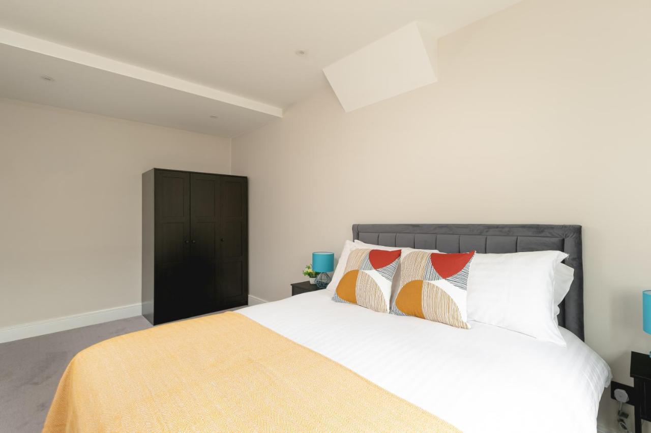 Skyvillion - Cozy Large 4 & 1 Bed Apartments In London Enfield, Mins To Tube Station, Free Wi-Fi Extérieur photo