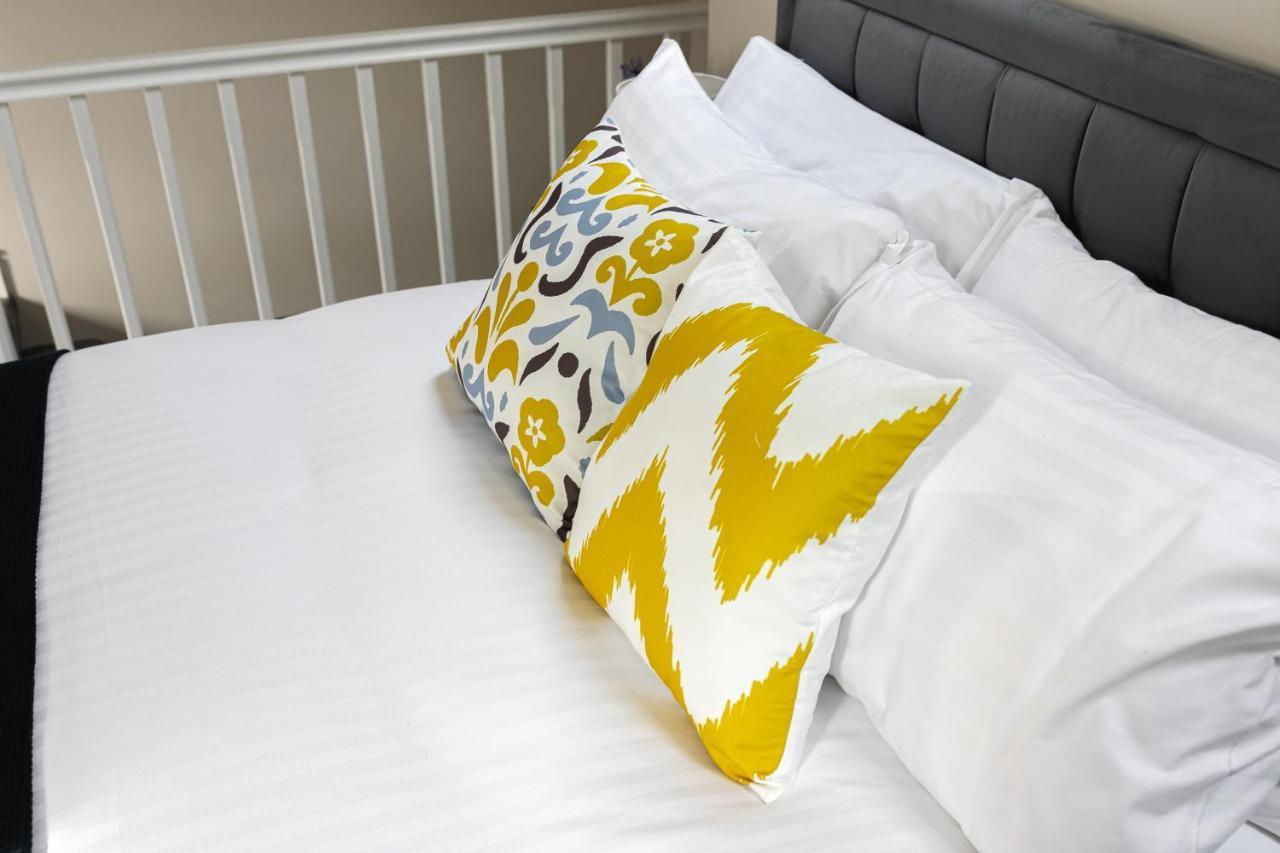 Skyvillion - Cozy Large 4 & 1 Bed Apartments In London Enfield, Mins To Tube Station, Free Wi-Fi Extérieur photo