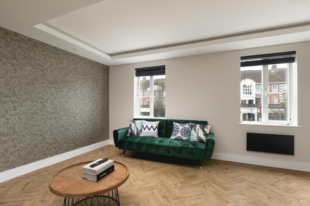 Skyvillion - Cozy Large 4 & 1 Bed Apartments In London Enfield, Mins To Tube Station, Free Wi-Fi Extérieur photo