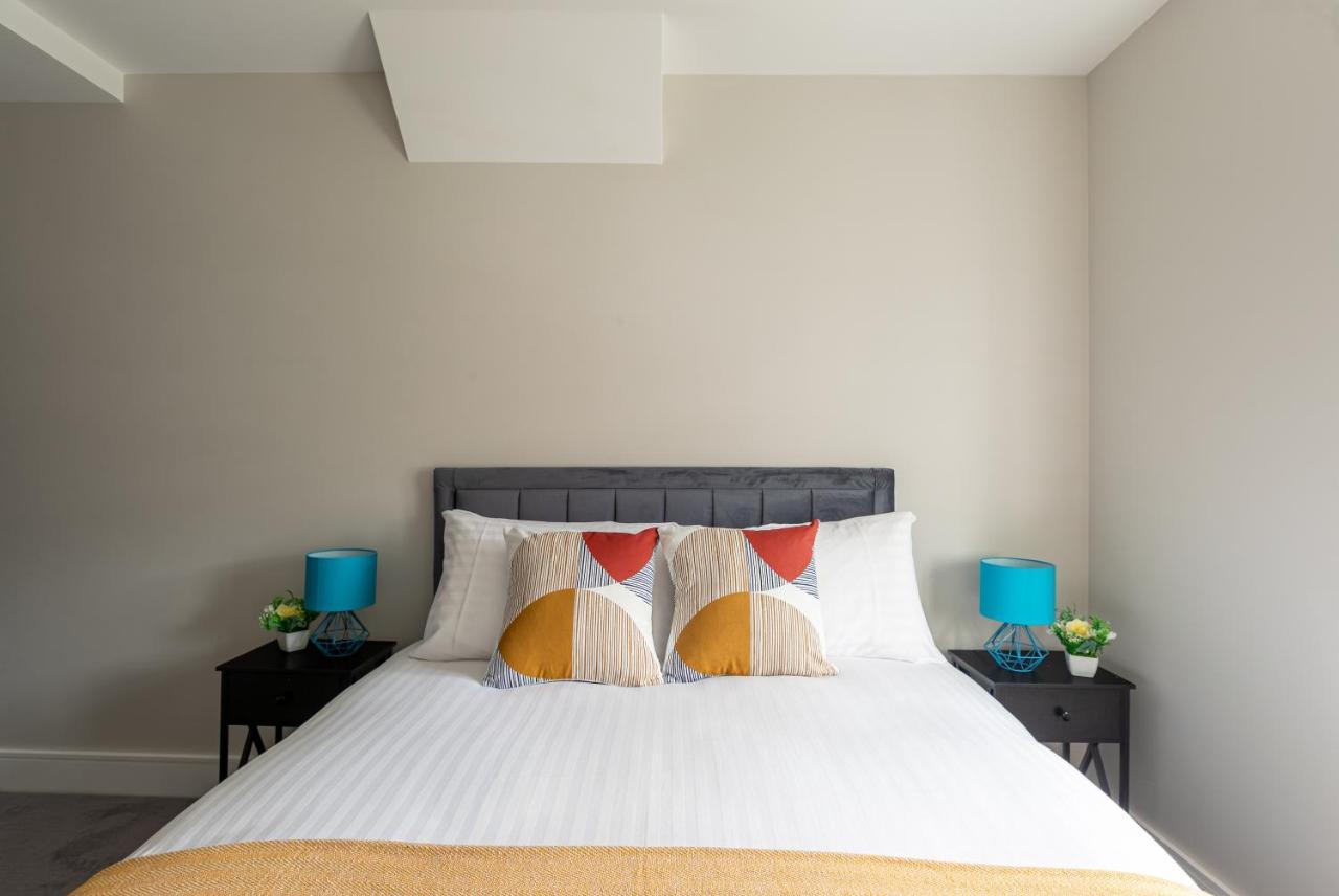 Skyvillion - Cozy Large 4 & 1 Bed Apartments In London Enfield, Mins To Tube Station, Free Wi-Fi Extérieur photo