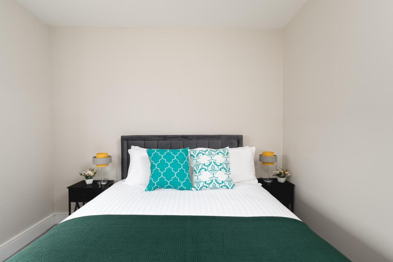 Skyvillion - Cozy Large 4 & 1 Bed Apartments In London Enfield, Mins To Tube Station, Free Wi-Fi Extérieur photo