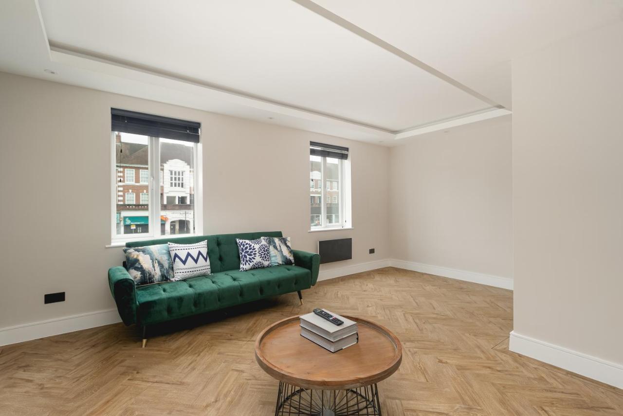 Skyvillion - Cozy Large 4 & 1 Bed Apartments In London Enfield, Mins To Tube Station, Free Wi-Fi Extérieur photo