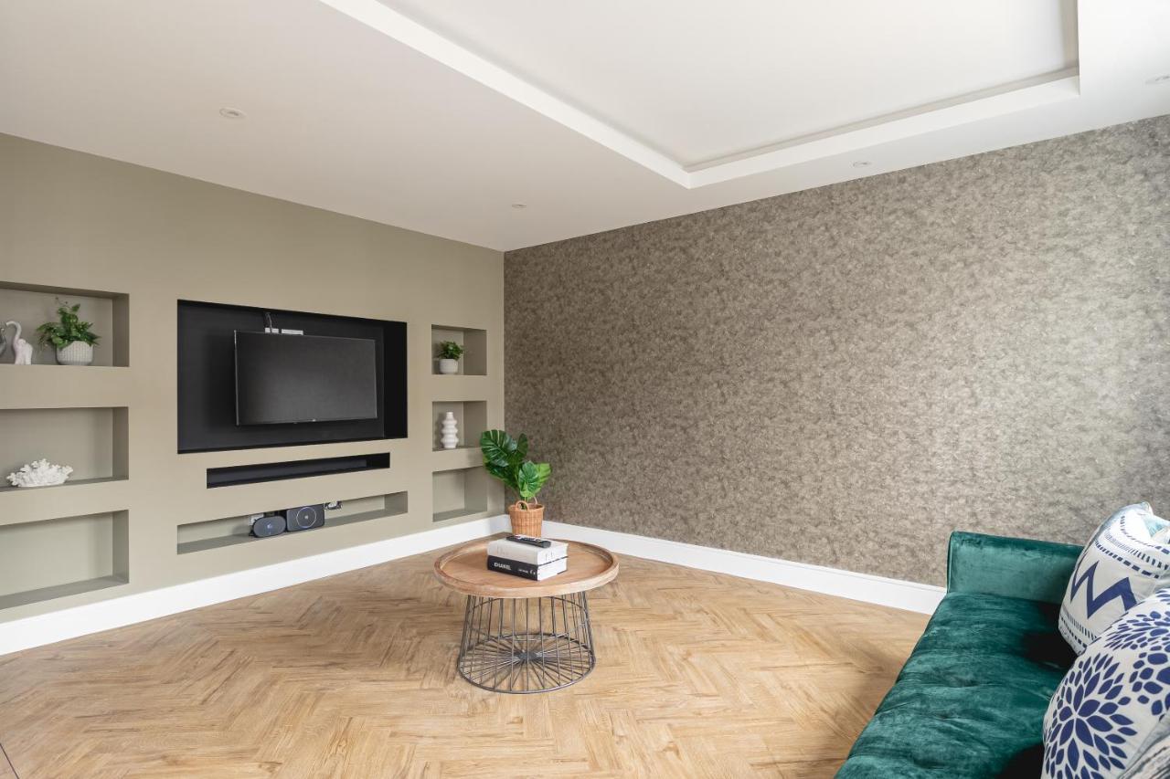 Skyvillion - Cozy Large 4 & 1 Bed Apartments In London Enfield, Mins To Tube Station, Free Wi-Fi Extérieur photo