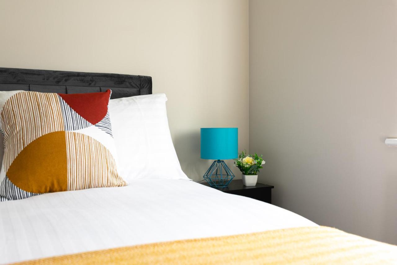 Skyvillion - Cozy Large 4 & 1 Bed Apartments In London Enfield, Mins To Tube Station, Free Wi-Fi Extérieur photo
