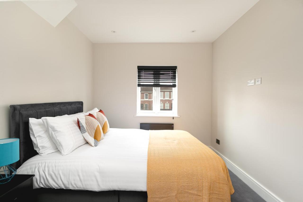 Skyvillion - Cozy Large 4 & 1 Bed Apartments In London Enfield, Mins To Tube Station, Free Wi-Fi Extérieur photo