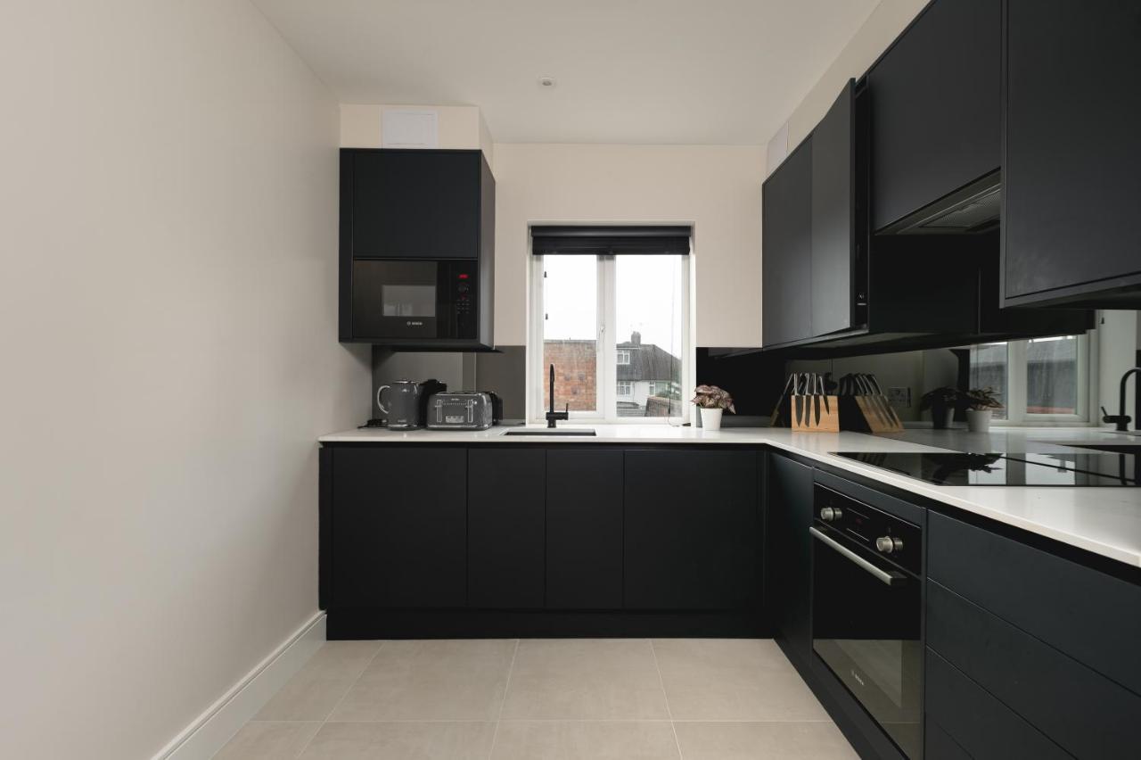 Skyvillion - Cozy Large 4 & 1 Bed Apartments In London Enfield, Mins To Tube Station, Free Wi-Fi Extérieur photo