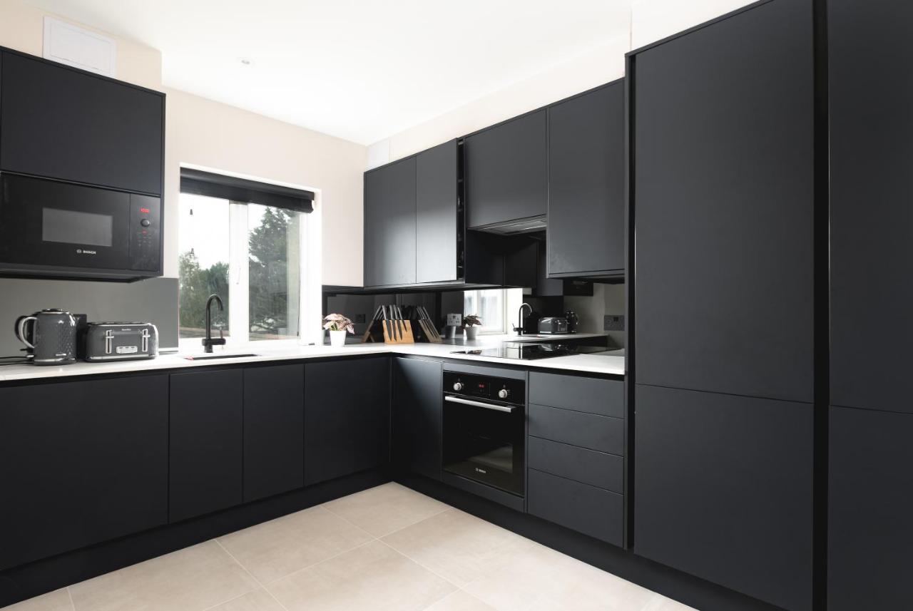 Skyvillion - Cozy Large 4 & 1 Bed Apartments In London Enfield, Mins To Tube Station, Free Wi-Fi Extérieur photo