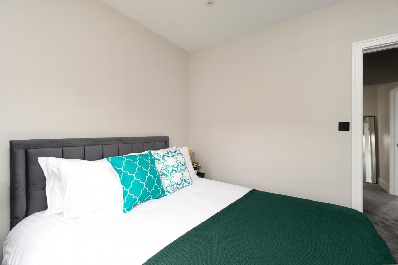 Skyvillion - Cozy Large 4 & 1 Bed Apartments In London Enfield, Mins To Tube Station, Free Wi-Fi Extérieur photo