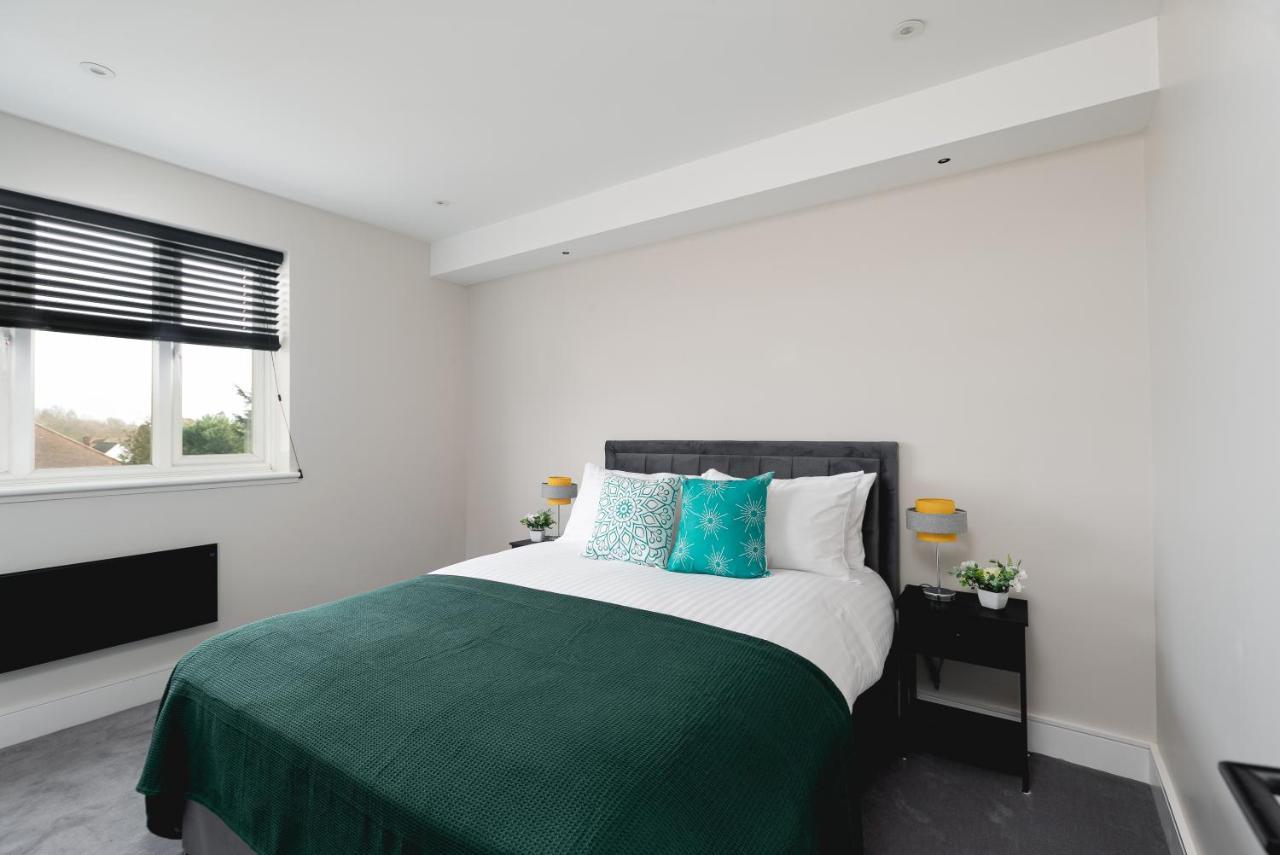 Skyvillion - Cozy Large 4 & 1 Bed Apartments In London Enfield, Mins To Tube Station, Free Wi-Fi Extérieur photo