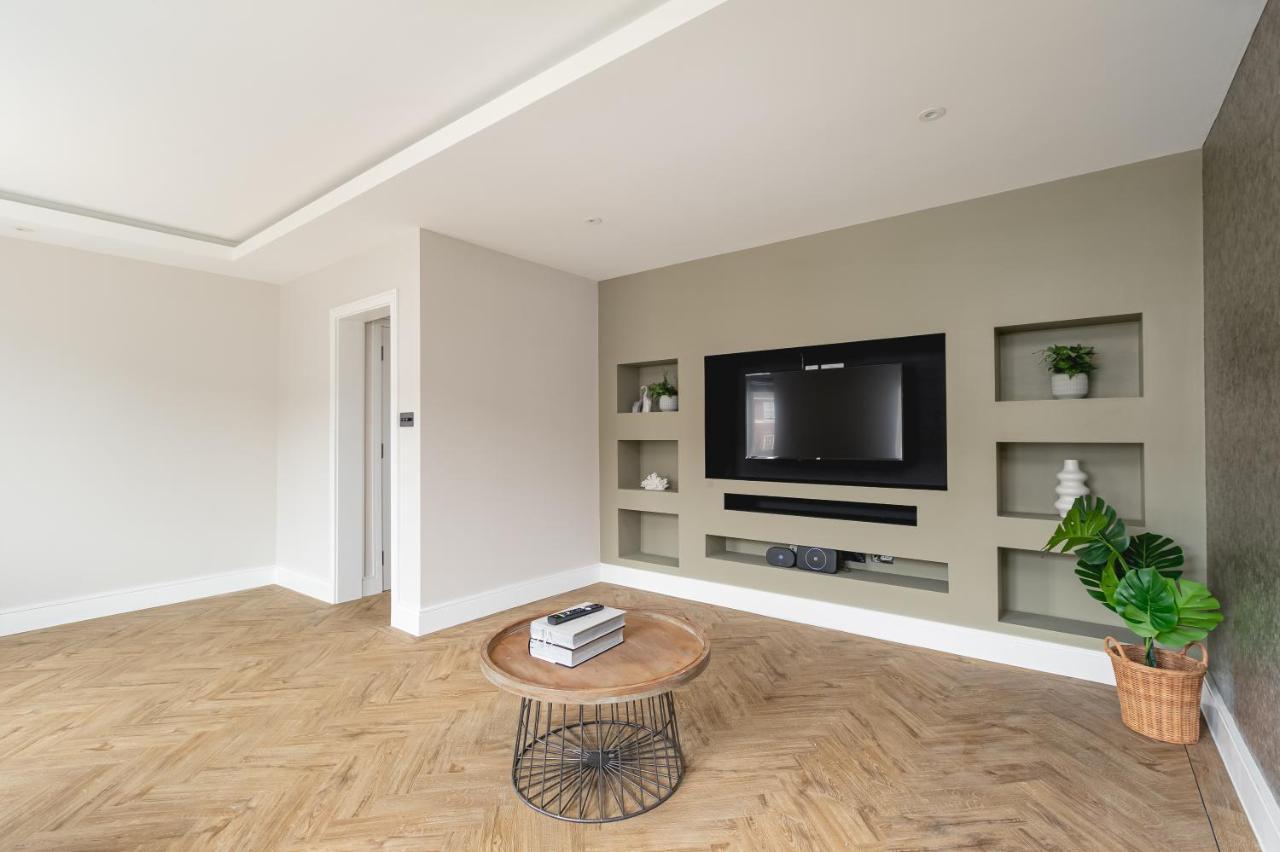 Skyvillion - Cozy Large 4 & 1 Bed Apartments In London Enfield, Mins To Tube Station, Free Wi-Fi Extérieur photo