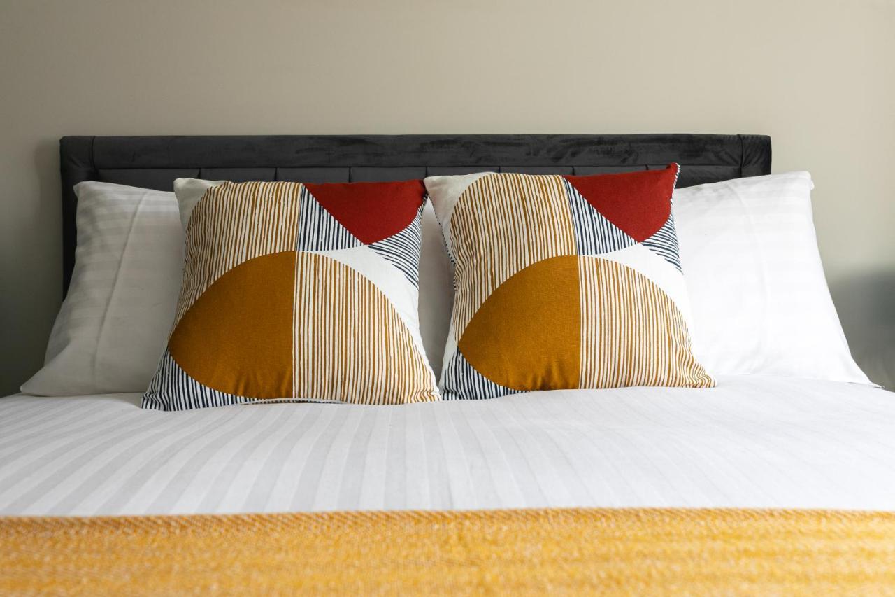 Skyvillion - Cozy Large 4 & 1 Bed Apartments In London Enfield, Mins To Tube Station, Free Wi-Fi Extérieur photo