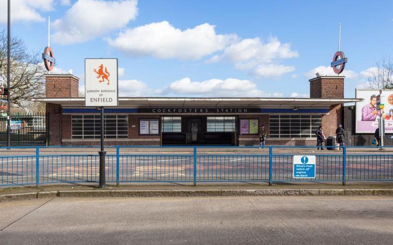 Skyvillion - Cozy Large 4 & 1 Bed Apartments In London Enfield, Mins To Tube Station, Free Wi-Fi Extérieur photo
